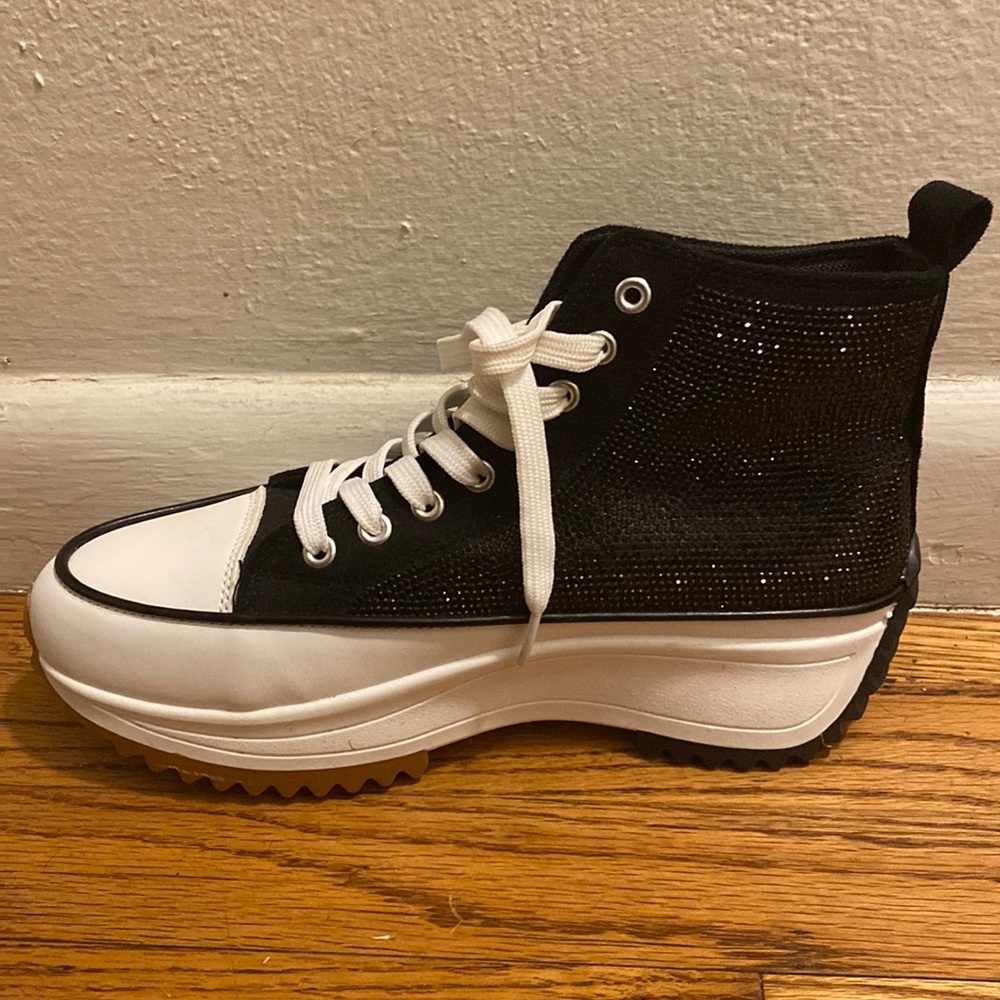 Women’s sneakers